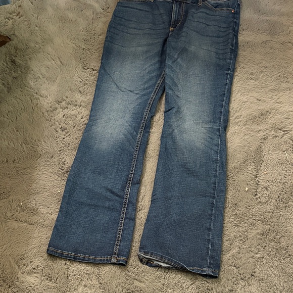 Wrangler Women's Classic Blue Straight Leg Jeans - Picture 2 of 6